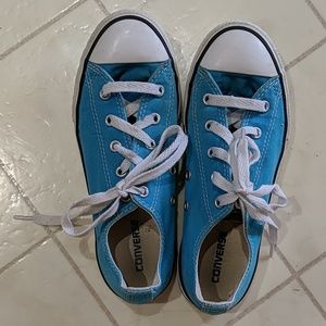 Turquoise Converse sneekers